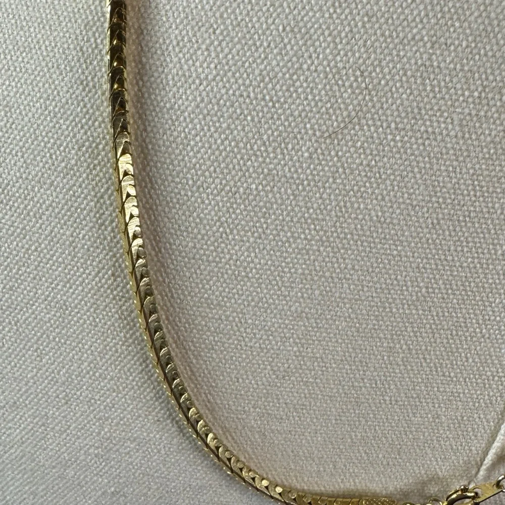 Vintage Elegant Gold Tone Box Necklace. Excellent Condition.